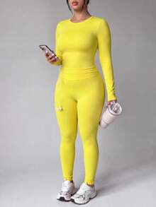 SHEIN Velisys Set Pakaian Olahraga Slayform Wanita Ukuran Plus Warna Polos dengan Atasan Crop dan Legging Belakang Terbuka - Kuning - View 1