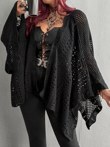 Whyspr Damkofta i plus size, mörk, med urringning, utskurna detaljer och fladdermusärmar, höst - Svart - Visa 1