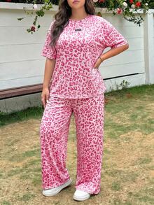 SHEIN EZwear 豹紋大尺碼女款字母圖案牛仔T恤與長褲休閒兩件套 - 淺粉色 - 查看 6