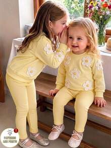 SHEIN Playful Pals 2件組女嬰春夏秋季淡黃色甜美可愛 Daddy's Girl 3D鉤針花圓領長袖上衣＋直條紋修身長褲套裝 - 黃色 - 查看 3