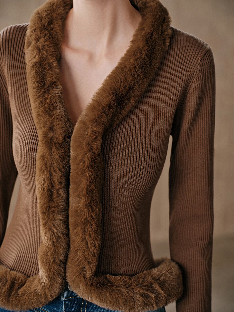 French Autumn/Winter High-End Fashion Design Elegant Sophisticated Evening Style Fur Collar & Leather Splicing Flared Sleeve V-Neck Slim Fit Cardigan