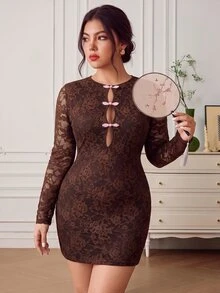 EastFlair Gaun Elegan Pas Badan Berbahan Renda untuk Wanita Ukuran Besar dengan Desain Kancing Katak - Coffee Brown - View 2
