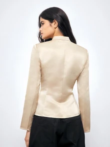 Maija Jaket Wanita Satin Lengan Panjang Warna Champagne, Potongan Pinggang Pas, Elegan untuk Acara Brunch - Unta - View 2