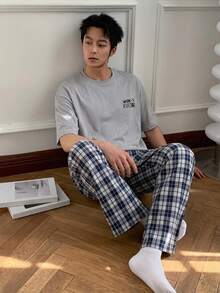 DAZY 男士灰色短袖字母印花T恤與格紋長版鬆緊腰長褲居家休閒套裝 - 彩色 - 查看 3