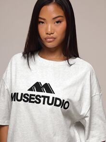 MUSERA 炭灰色圖案Logo細節女款T恤 冬季休閒日常舒適穿搭 酷綠色 - 灰色 - 查看 5