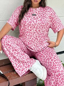 SHEIN EZwear 豹紋大尺碼女款字母圖案牛仔T恤與長褲休閒兩件套 - 淺粉色 - 查看 3