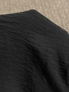 Grovea Blus Longgar Lengan Panjang Berpotongan Melengkung Elegan Warna Polos untuk Wanita Ukuran Besar, Dekorasi Gesper Logam, Musim Semi/Gugur - Hitam - View 5