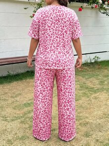 SHEIN EZwear 豹紋大尺碼女款字母圖案牛仔T恤與長褲休閒兩件套 - 淺粉色 - 查看 2