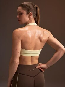 Powerista ملابس علوية تانك قصيرة للنساء بياقة هالتر وظهر مكشوف، مخططة بألوان أصفر وبني متباينة مع حافة مضلعة، مناسبة للربيع والصيف والملابس الرياضية وتمارين الجيم - أصفر فاتح - مشاهدة 1