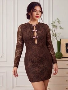 EastFlair Gaun Elegan Pas Badan Berbahan Renda untuk Wanita Ukuran Besar dengan Desain Kancing Katak - Coffee Brown - View 3