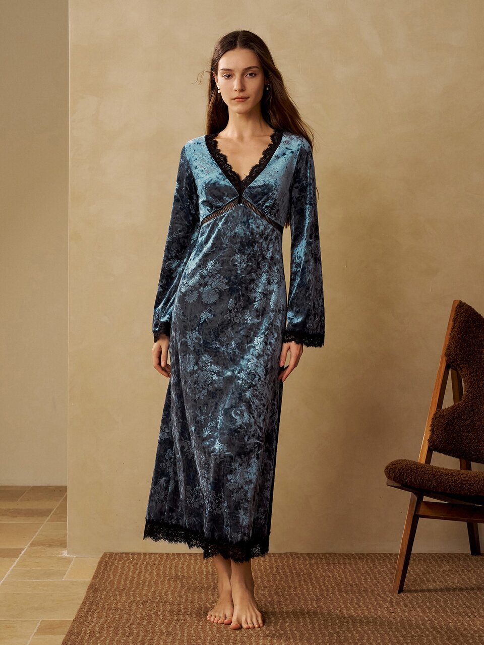 MOTF WOMEN'S VELVET CONTRAST LACE V-NECK FLARE SLEEVE SLEEP DRESS