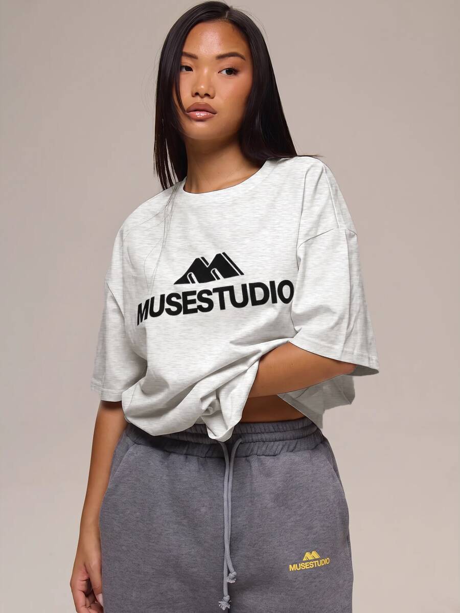 MUSERA 炭灰色圖案Logo細節女款T恤 冬季休閒日常舒適穿搭 酷綠色 - 灰色 - 查看 1