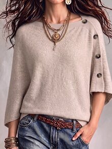 LUMIGAL بونشو محبوك بلون شاي الحليب الناعم، مع ياقة قارب وتفاصيل أزرار جانبية. يضيف انسيابه المريح ولونه الدافئ سحرًا راقيًا وعفويًا إلى الإطلالات اليومية. - متعدد الألوان - مشاهدة 1