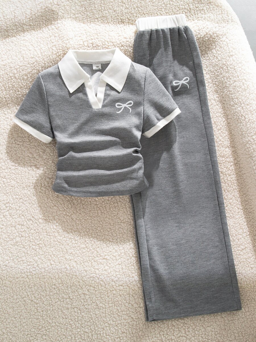 SHEIN Sparklyn 2件組青少年女孩韓系配色 Polo 領套裝,蝴蝶結刺繡羅紋短袖上衣搭配寬腿長褲 - 灰色 - 查看 1