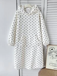 SHEIN Tween女孩秋冬休閒保暖內裡加厚雙面珊瑚絨黑白波點印花寬鬆連帽長版套頭睡袍居家服 - 黑與白 - 查看 1
