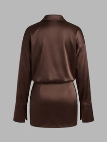 Cévolie 女款高級棕色緞面慵懶寬鬆長袖修身抓皺辣妹風襯衫式緊身迷你裙 - 咖啡 - 查看 2