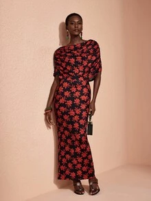 JIAN LASALA Gaun Capelet Lengan Panjang Motif Bunga Hitam dan Merah dengan Detail Kerut untuk Liburan yang Elegan - Merah dan hitam - View 7