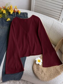 SHEIN 青少年女孩休閒純色寬鬆繫帶喇叭袖上衣，適合度假、返校、教師日常穿著與外出，「老錢風」度假長袖上衣（酒紅色/度假風/秋季風），繫帶上衣、酒紅色上衣、酒紅色襯衫、V領上衣、長袖襯衫 - 酒紅色 - 查看 7