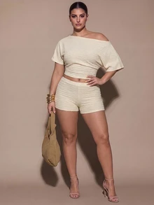 SHEIN BAE 休閒紋理布料大尺碼女款不對稱肩上衣與短褲兩件套 - 杏色 - 查看 6