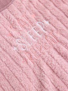 SHEIN طقم بيجامة كاجوال بلون وردي سادة مع تطريز "Eat Sleep Repeat" ولوحة مخملية ونسيج مضلع - وردي - مشاهدة 5