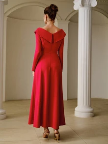 ZEYLAH Gaun Pesta Elegan dengan Leher Asimetris dan Dekorasi Logam - Fiery Red - View 7