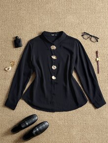 Grovea Blus Longgar Lengan Panjang Berpotongan Melengkung Elegan Warna Polos untuk Wanita Ukuran Besar, Dekorasi Gesper Logam, Musim Semi/Gugur - Hitam - View 7