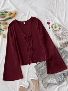 SHEIN 青少年女孩休閒純色寬鬆繫帶喇叭袖上衣，適合度假、返校、教師日常穿著與外出，「老錢風」度假長袖上衣（酒紅色/度假風/秋季風），繫帶上衣、酒紅色上衣、酒紅色襯衫、V領上衣、長袖襯衫 - 酒紅色 - 查看 5