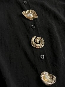 Grovea Blus Longgar Lengan Panjang Berpotongan Melengkung Elegan Warna Polos untuk Wanita Ukuran Besar, Dekorasi Gesper Logam, Musim Semi/Gugur - Hitam - View 3