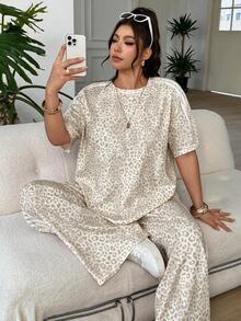SHEIN EZwear 大尺碼女款豹紋短袖上衣與長褲休閒日常套裝 - 銀色 - 查看 4