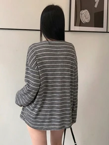 DAZY 女款寬鬆條紋拼色長袖長版T恤 - 藍色和黑色 - 查看 2