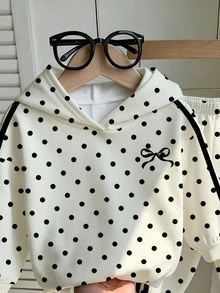 SHEIN Playful Pals طقم ملابس رياضي من قطعتين للفتيات الصغيرات، سويت شيرت بغطاء رأس وأكمام طويلة بطبعة نقاط بولكا وفيونكة ناعمة الملمس مع بنطال رياضي مطابق، مناسب للخريف/الشتاء - متعدد الألوان - مشاهدة 3