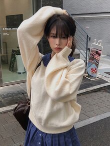DAZY 女款純色寬鬆V領長袖金屬Logo休閒街頭度假風春秋針織毛衣 - 杏色 - 查看 2