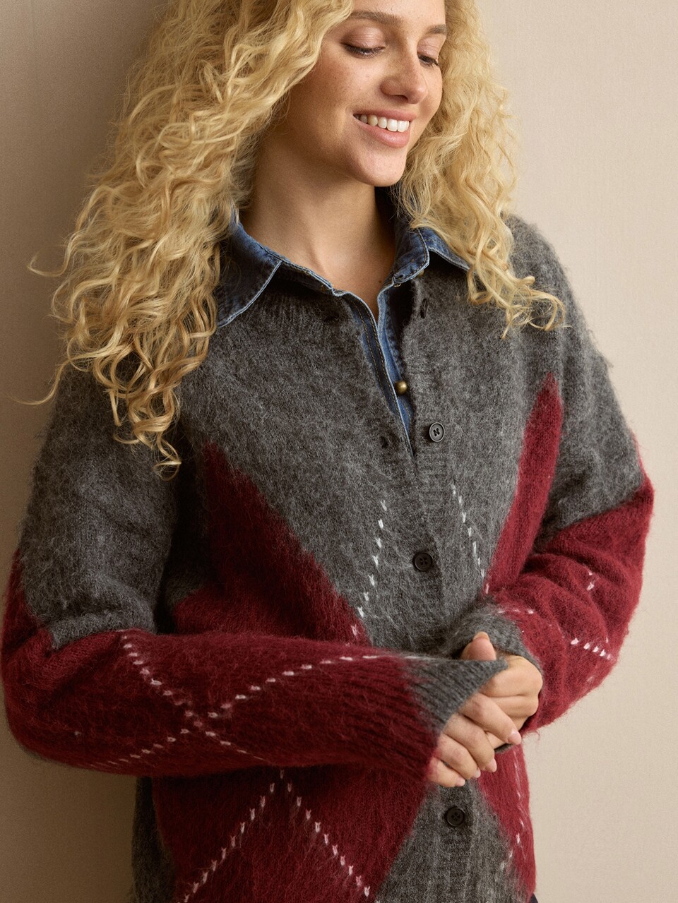 MOTF CONTRAST COLOR ARGYLE PATTERN FRONT BUTTON CARDIGAN