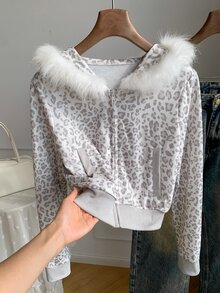 Comfortcana Sweatshirt Wanita Warna Terang Motif Leopard dengan Kerah Bulu dan Resleting - MultiWarna - View 6