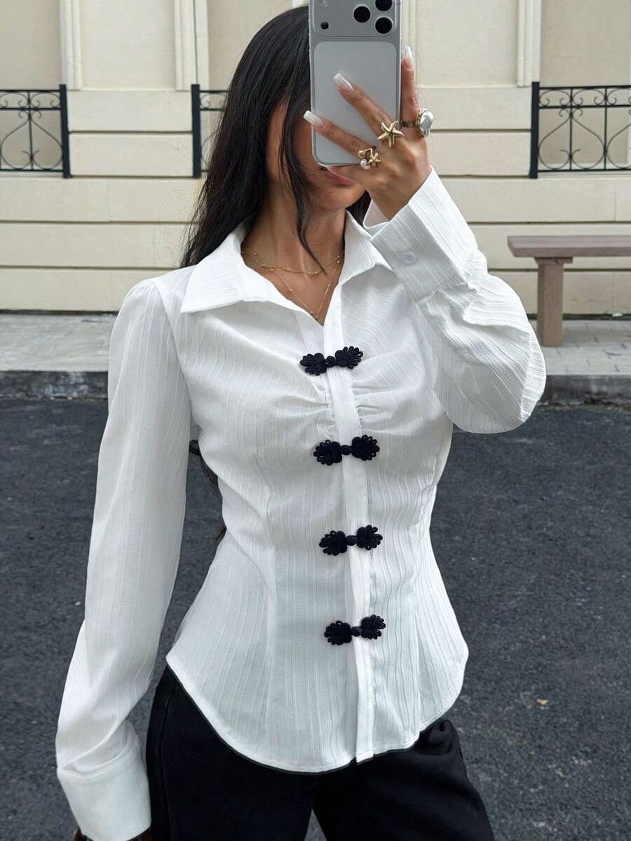 Siren Gaze 女款優雅復古黑白配色盤扣長袖領襯衫，適合辦公室、晚餐與休閒穿著，秋季拿破崙風