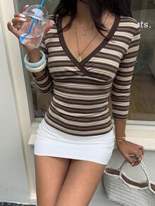 Aloruh 初秋深V領返校季中袖棕色條紋修身女款T恤，初秋百搭條紋T恤 - 彩色 - 查看 3