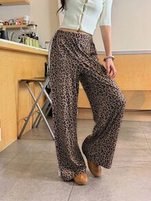 K-Vae Celana Panjang Wanita Model Lurus Longgar Kasual Motif Leopard dengan Pinggang Elastis - Coffee Brown - View 3