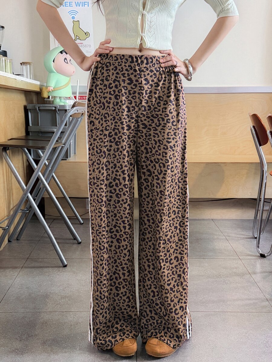 K-Vae Celana Panjang Wanita Model Lurus Longgar Kasual Motif Leopard dengan Pinggang Elastis - Coffee Brown - View 1