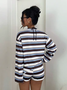 Aloruh Setelan 2 Potong Atasan Lengan Panjang Bergaris Minimalis dan Celana Pendek Pinggang Serut untuk Wanita - Coklat - View 2