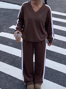 Muchica 秋冬新款復古運動風白色對比條紋女款寬鬆V領毛茸茸柔軟彈性衛衣與運動褲2件套，秋冬風格，秋季穿搭，適合日常通勤、約會、聚會及其他場合 - 棕色 - 查看 4