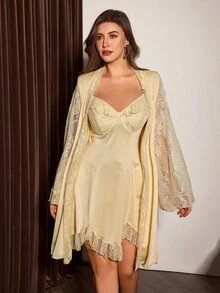 Slumberist Set 2 Potong Gaun Tidur Satin Mengkilap dengan Patchwork Renda untuk Wanita Ukuran Plus dan Jubah Panjang Sedang dengan Ikat Pinggang, Pakaian Santai - Kuning - View 1