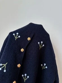 Modelyn 女款大尺碼V領刺繡短袖套頭針織開襟衫 - 藏蓝色 - 查看 5