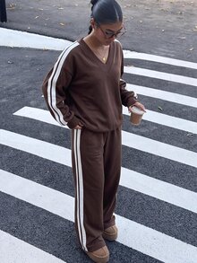 Muchica 秋冬新款復古運動風白色對比條紋女款寬鬆V領毛茸茸柔軟彈性衛衣與運動褲2件套，秋冬風格，秋季穿搭，適合日常通勤、約會、聚會及其他場合 - 棕色 - 查看 6