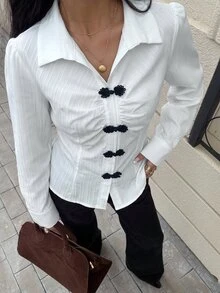 Siren Gaze 女款優雅復古黑白配色盤扣長袖領襯衫，適合辦公室、晚餐與休閒穿著，秋季拿破崙風 - 白色 - 查看 5