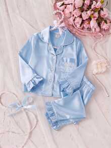 Bộ 2 món cho bé gái gồm áo tay dài bèo nhún satin màu trơn và quần có túi kèm thêu, xuân/thu - Màu xanh lam - Xem 3