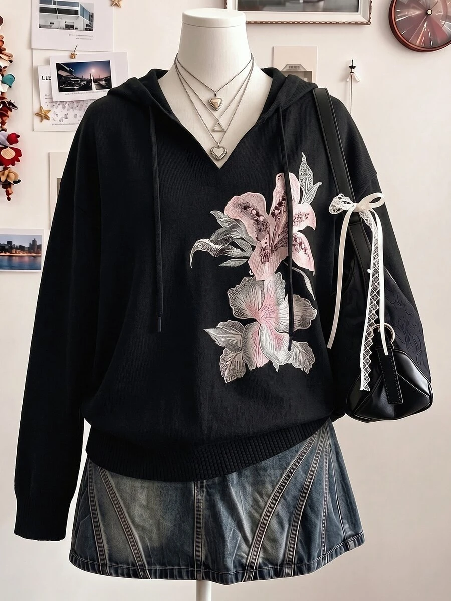 Lalippa Sweatshirt Kasual Modis Model Dasar Leher V Berkerudung dengan Motif Bunga Warna Hitam - Hitam - View 1