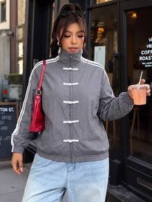 SHEIN EZwear 大尺碼對比色條紋青蛙鈕扣薄夾克 教師正式灰色秋季運動休閒款 - 深灰色 - 查看 6