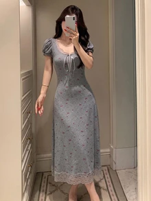 DAZY 甜美蝴蝶結圖案滿版印花蕾絲拼接花瓣袖短袖收腰長洋裝夏季女款睡裙 - 灰色 - 查看 1