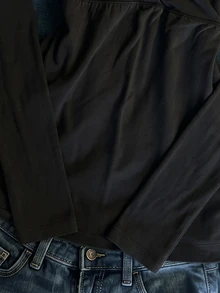 IslaSuriya 女款秋季休閒復古 Y2K V 領蕾絲飾邊長袖 T 恤 - 黑色 - 查看 4