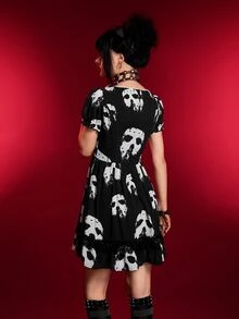 Beetlejuice X SHEIN Women's Ghost Face Print Square Neck Short Petal Sleeve Dress - Black - View 2